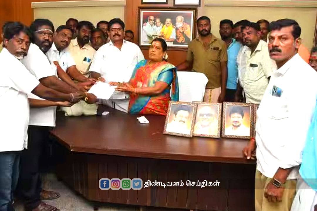புதிய பேருந்து நிலையத்தில் ஆட்டோ ஸ்டாண்டு வேண்டி மனு All auto association executives petition to the city council chairman
