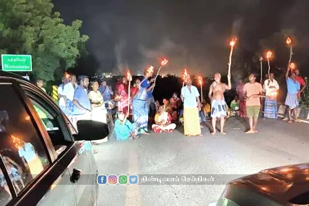 people-protest-for-basic-amenities-near-tindivanam-at-nathamedu